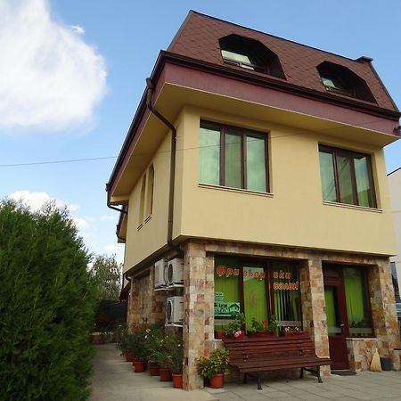 ספרבה בניה Guest House Ivel מראה חיצוני תמונה