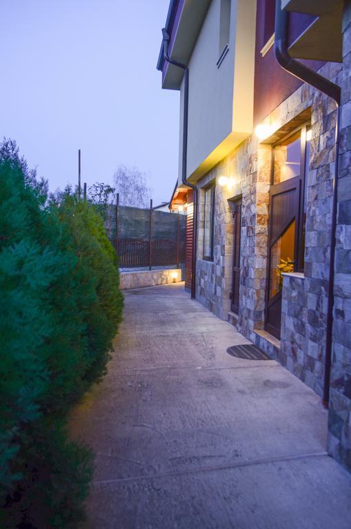 ספרבה בניה Guest House Ivel מראה חיצוני תמונה