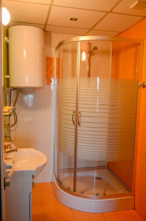 ספרבה בניה Guest House Ivel מראה חיצוני תמונה