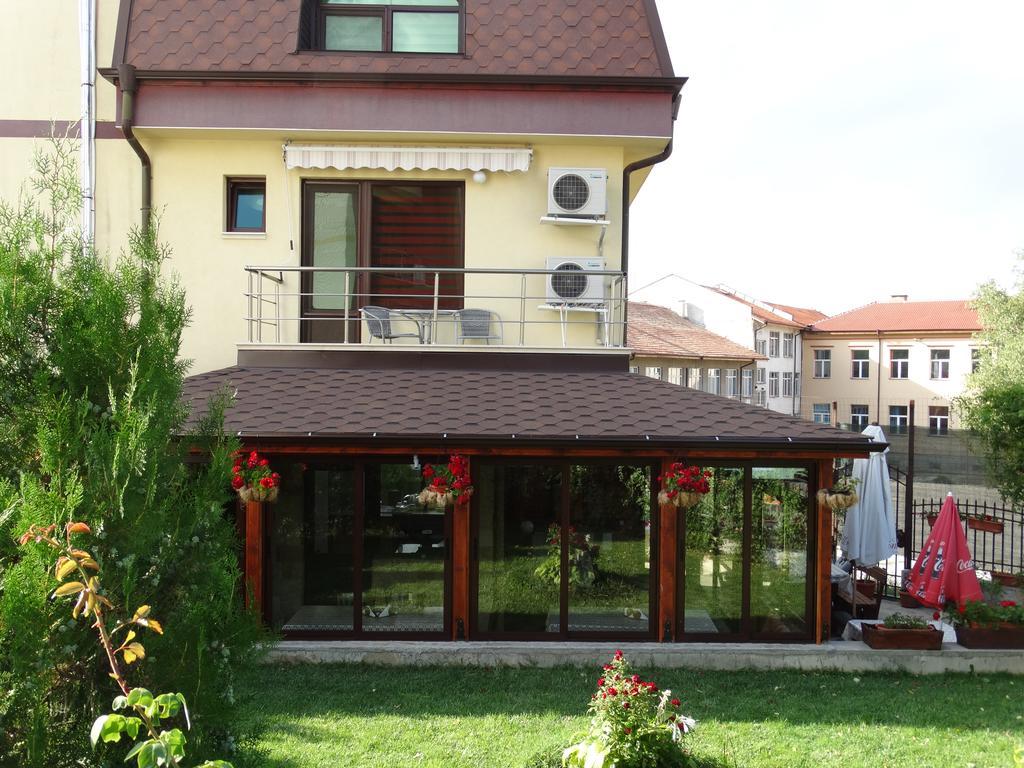 ספרבה בניה Guest House Ivel מראה חיצוני תמונה