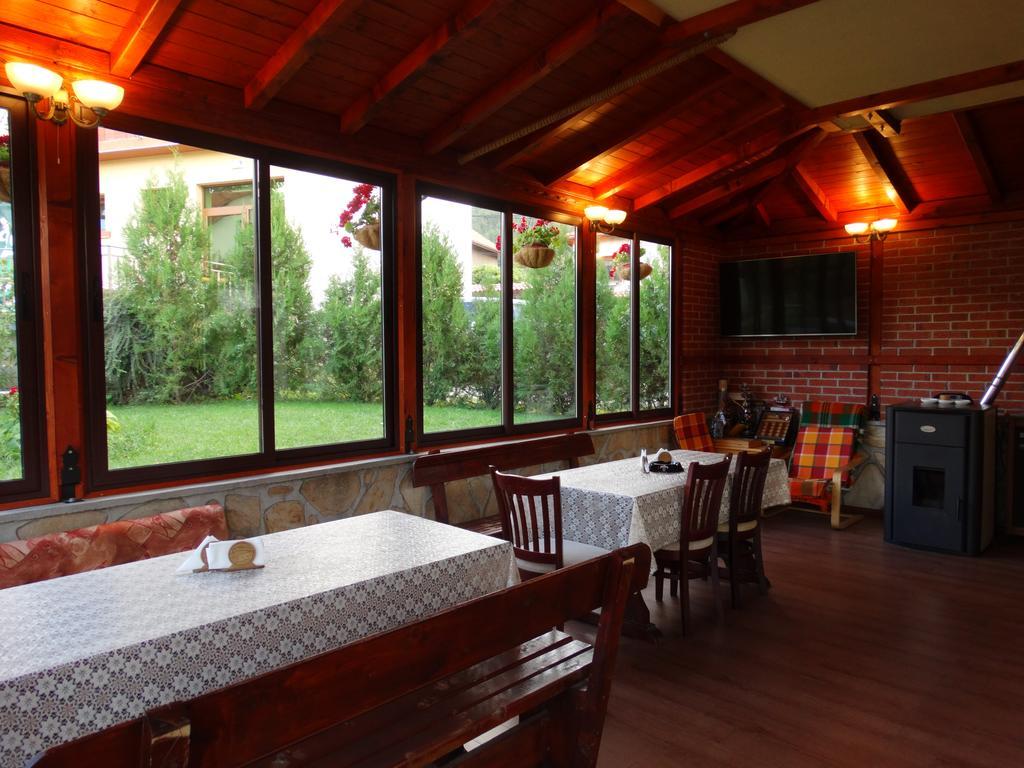 ספרבה בניה Guest House Ivel מראה חיצוני תמונה