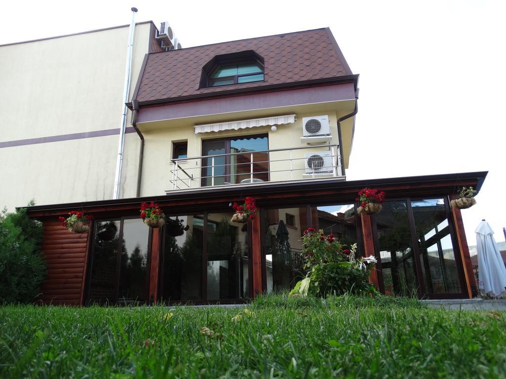 ספרבה בניה Guest House Ivel מראה חיצוני תמונה