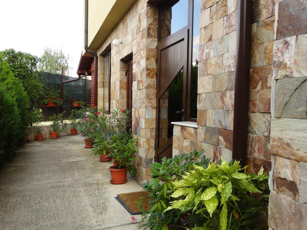 ספרבה בניה Guest House Ivel מראה חיצוני תמונה